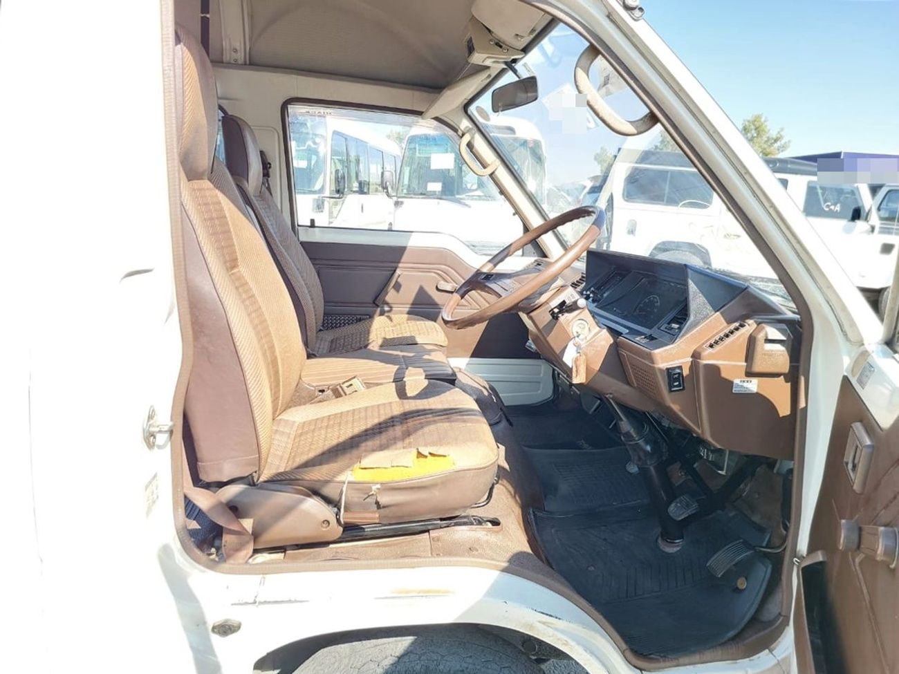تويوتا هاياس TOYOTA HIACE VAN RHD 1986 MODEL 2.4 L DIESEL MANUAL(PM03751)