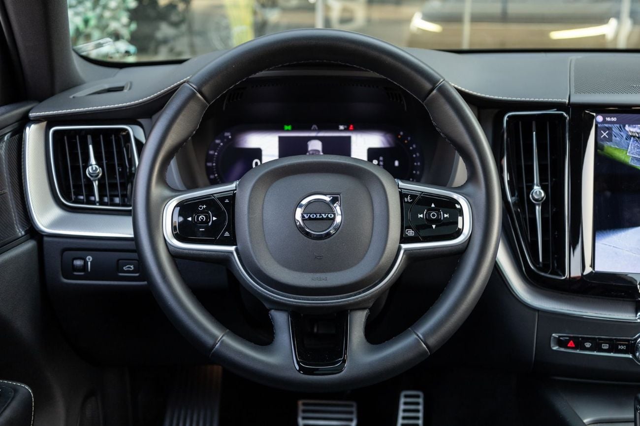 Volvo XC60 R DESIGN Volvo XC60 B5 R-Design 2022 GCC | Agency Warranty | Service Contract