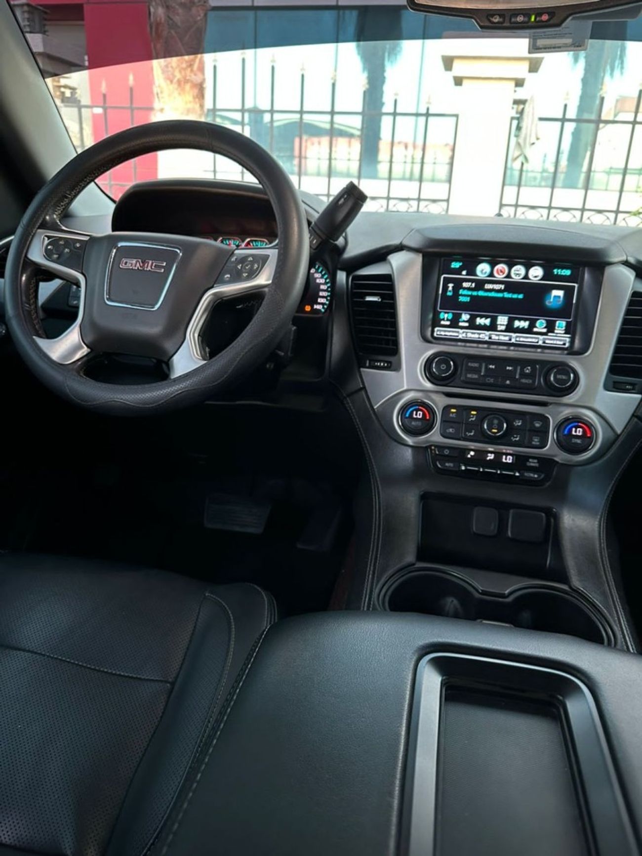 جي أم سي يوكون SLE 5.3L 4WD (8 Seater)