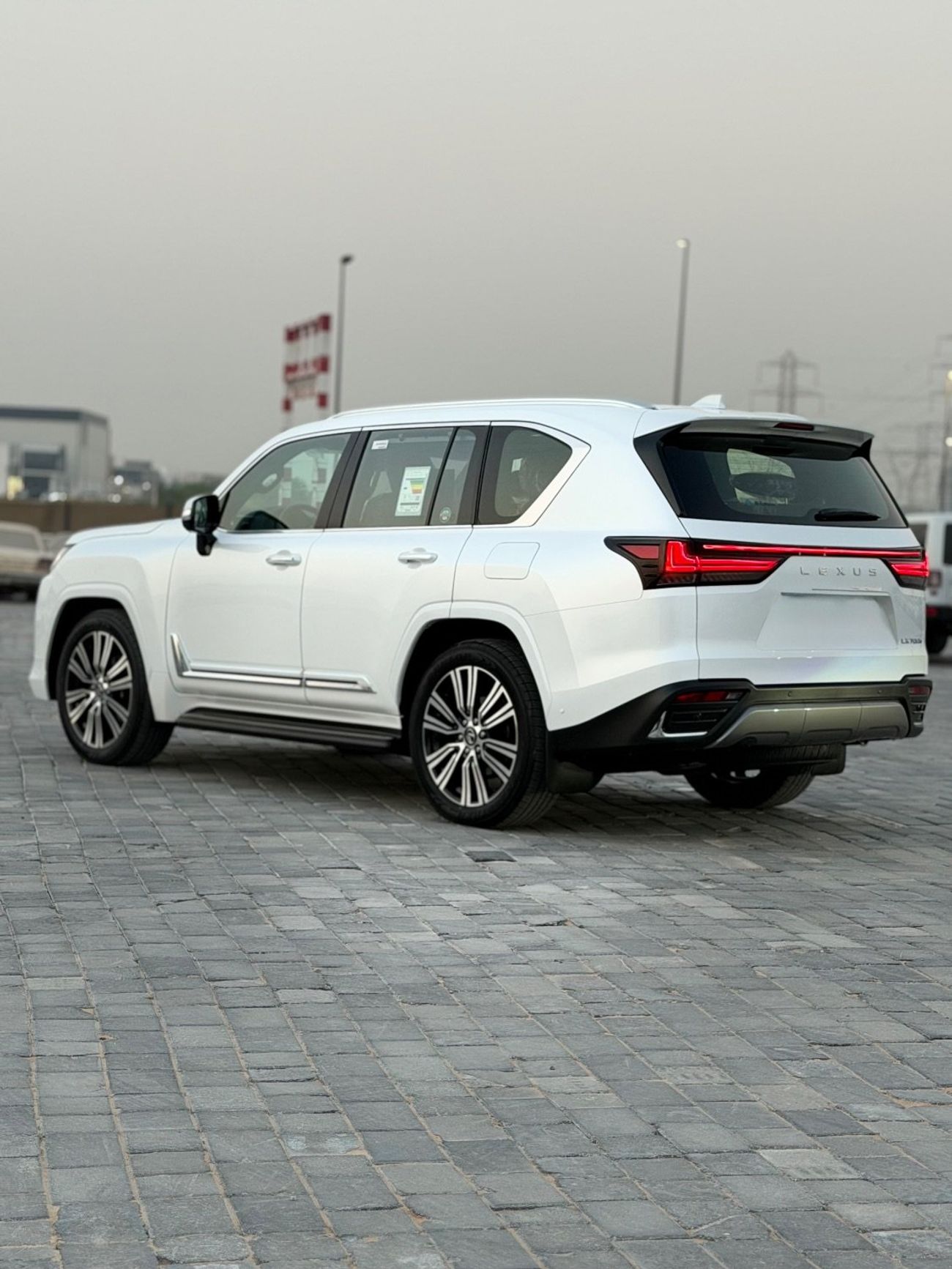Lexus LX700h SIGNATURE WHITE/RED 2026