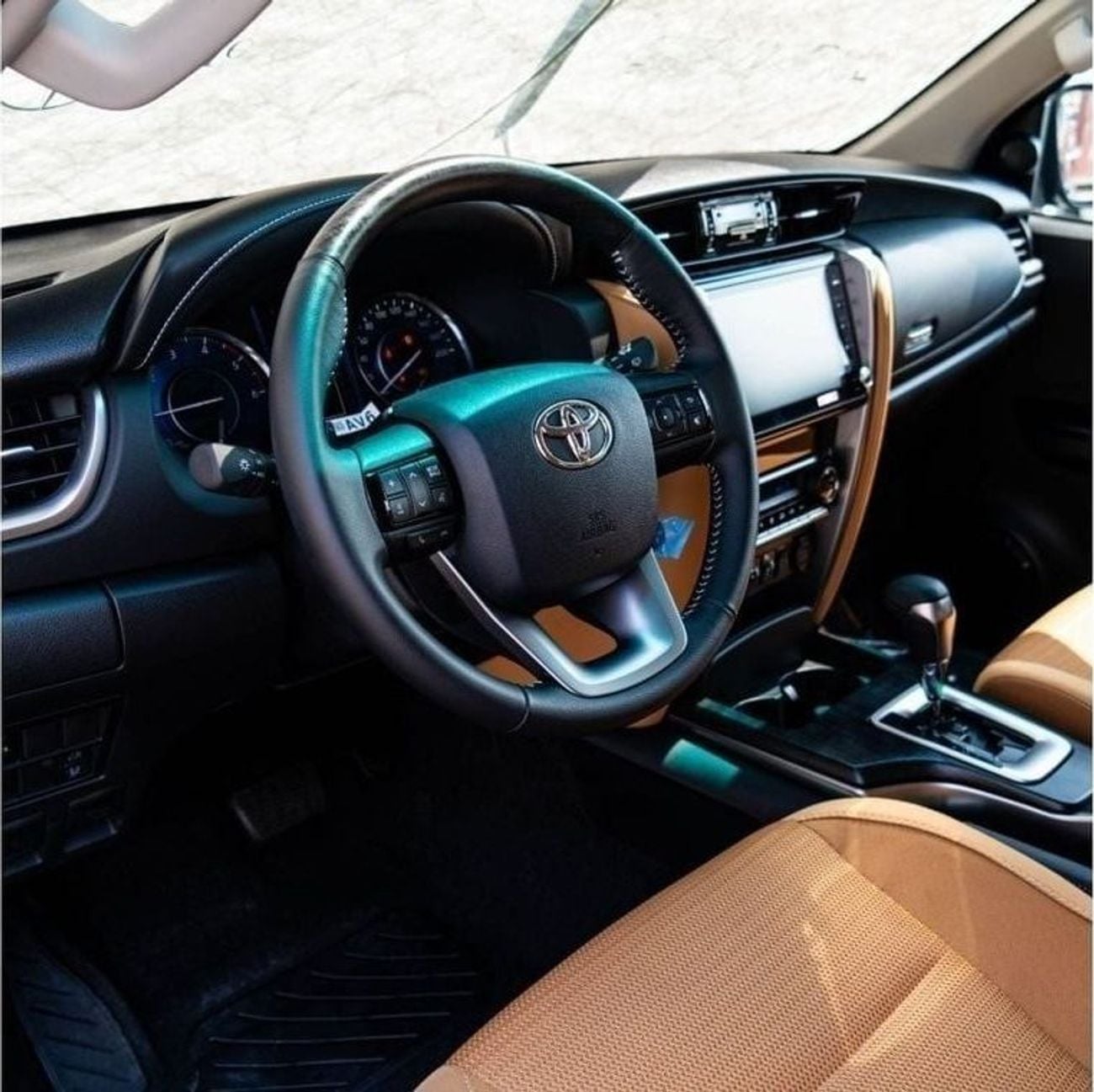 Toyota Fortuner SR5 Full Option | 2.4 | v4 | Diesel | Export **