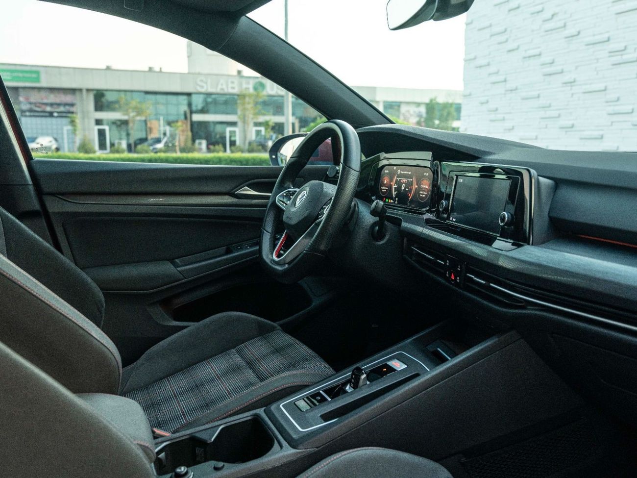 فولكس واجن جولف GTI AED 1,887 PM • GTI P1 MID • ONLY 59,000 KMS • OFFICIAL VOLKSWAGEN SERVICE HISTORY AND WARRANTY