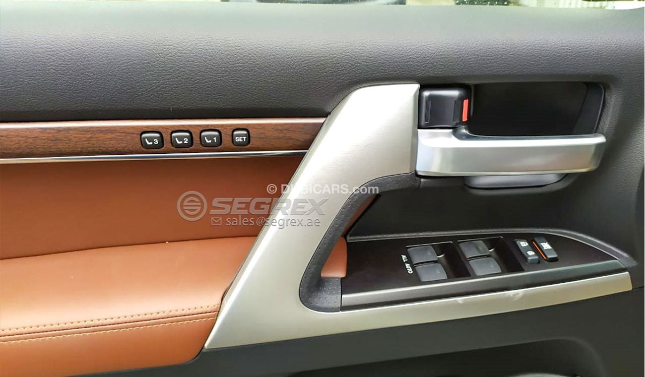 Toyota Land Cruiser 4.6  V8 EXECUTIVE LOUNGE A/T READY STOCK 4.6  V8 EXECUTIVE LOUNGE A/T READY STOCK