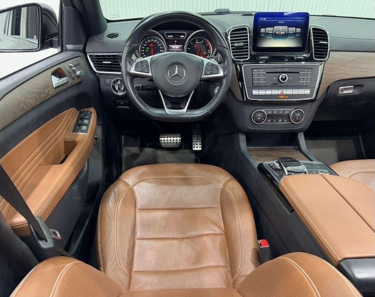 مرسيدس بنز GLE 43 AMG Std 3.0L 2018 Mercedes-Benz GLE 43 AMG, 1 Year Warranty, Full Service History, GCC