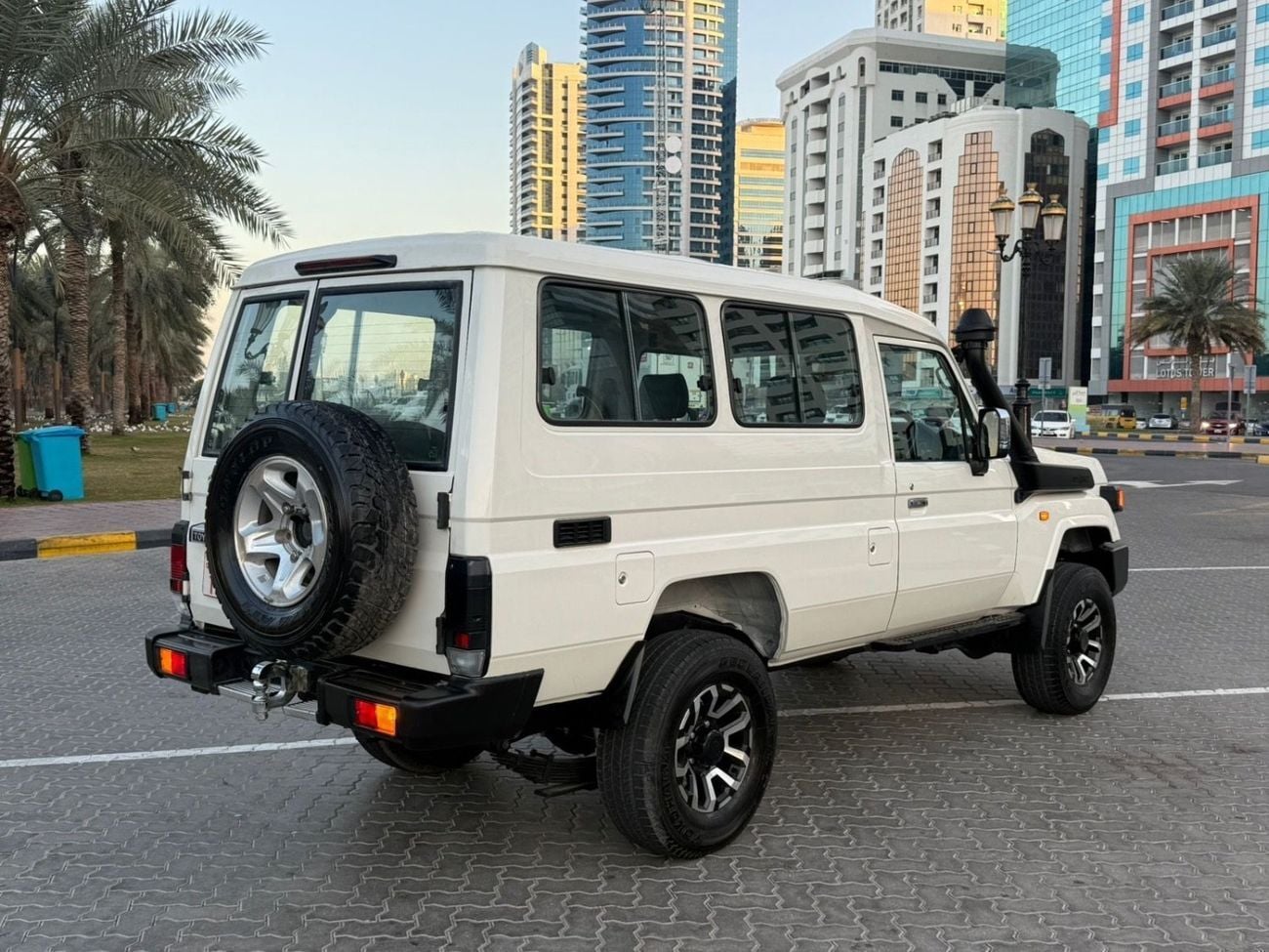 Toyota Land Cruiser 70 HT VXR 