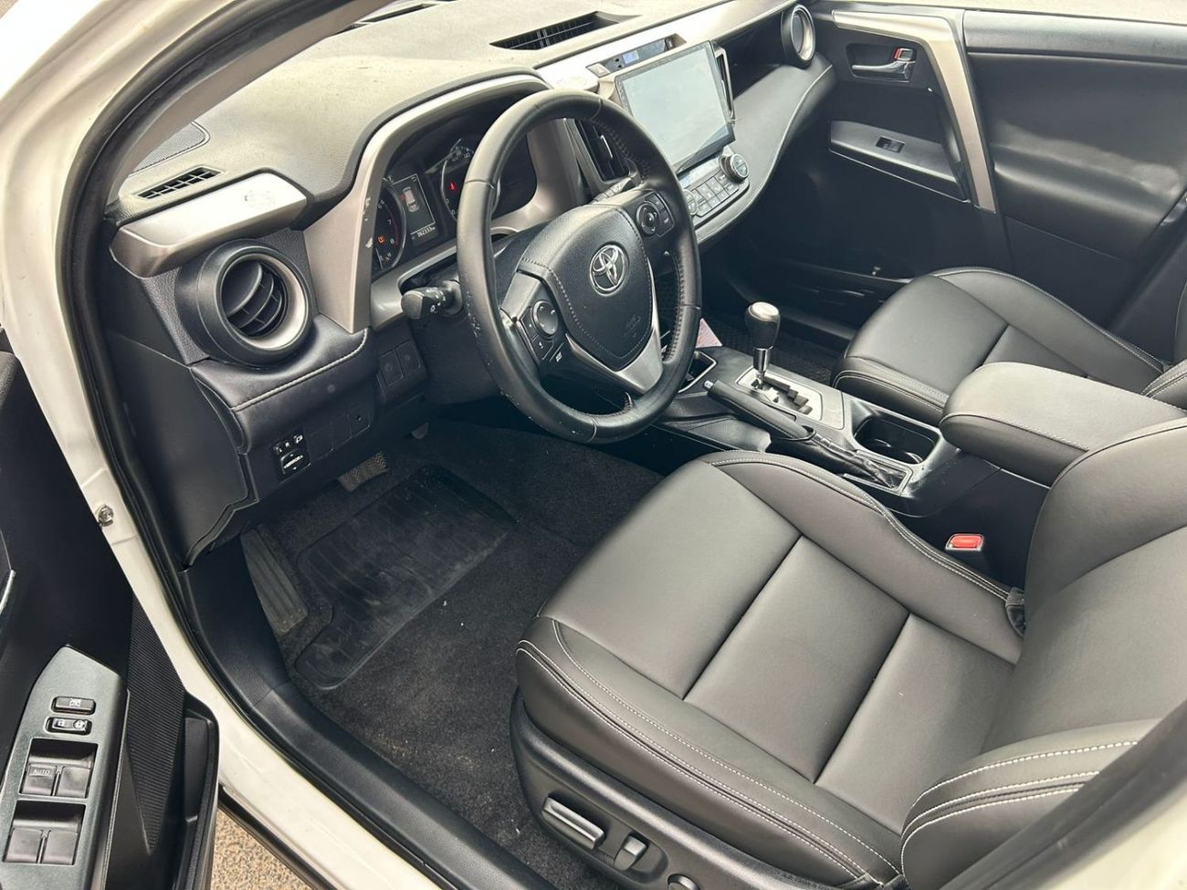 Toyota RAV4 2018 Toyota Rav4 V4 Full Option Push Start - Electrical Seats - Leather Seats - Rear View Cam -  670