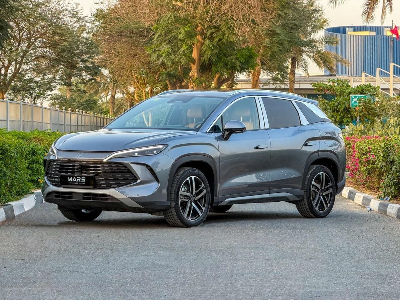 بي واي دي سونغ ل 2025 BYD Song L DM-i | 112 kWh | 1.5L Hybrid (Plug-In) | For Local Registration & Warranty