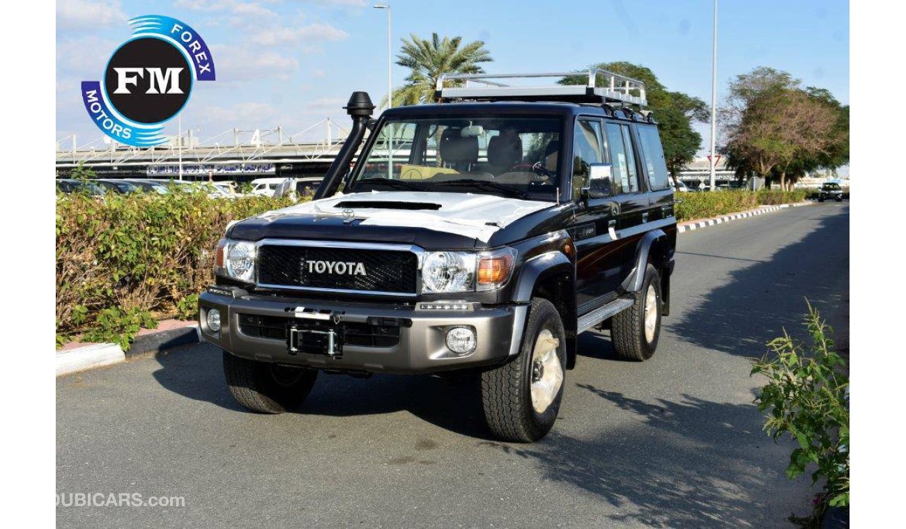 تويوتا لاند كروزر هارد توب LX 76 LIMITED V8 4.5 TURBO DIESEL 4WD  MANUAL TRANSMISSION DIFFERENTIAL-LOCK  AND NAVIGATION  WAGON