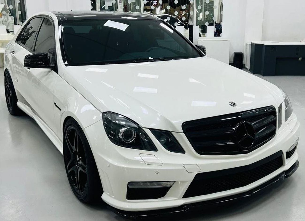 Mercedes-Benz E 63 AMG Std 5.5L