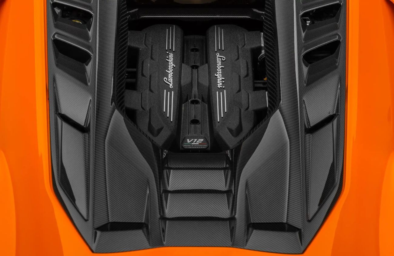 لامبورغيني ريفويلتو 6.5L V12 Naturally Aspirated Engine + eMotor