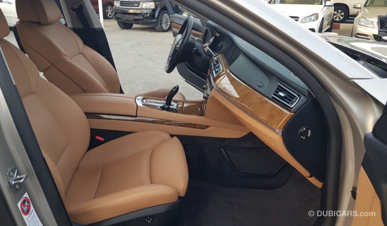 بي أم دبليو 750Li موديل 2010 واد اليابان حاله ممتازه جدا من الداخل والخارج فل مواصفات كراسي جلد ومثبت سرعه وتحكم كهربي