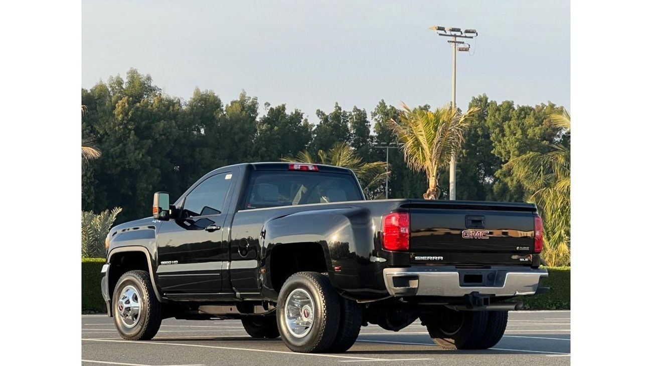 GMC Sierra 3500 SLE GMC Sierra 2017 Double tire GCC // Orginal paint // accident free // perfect condition