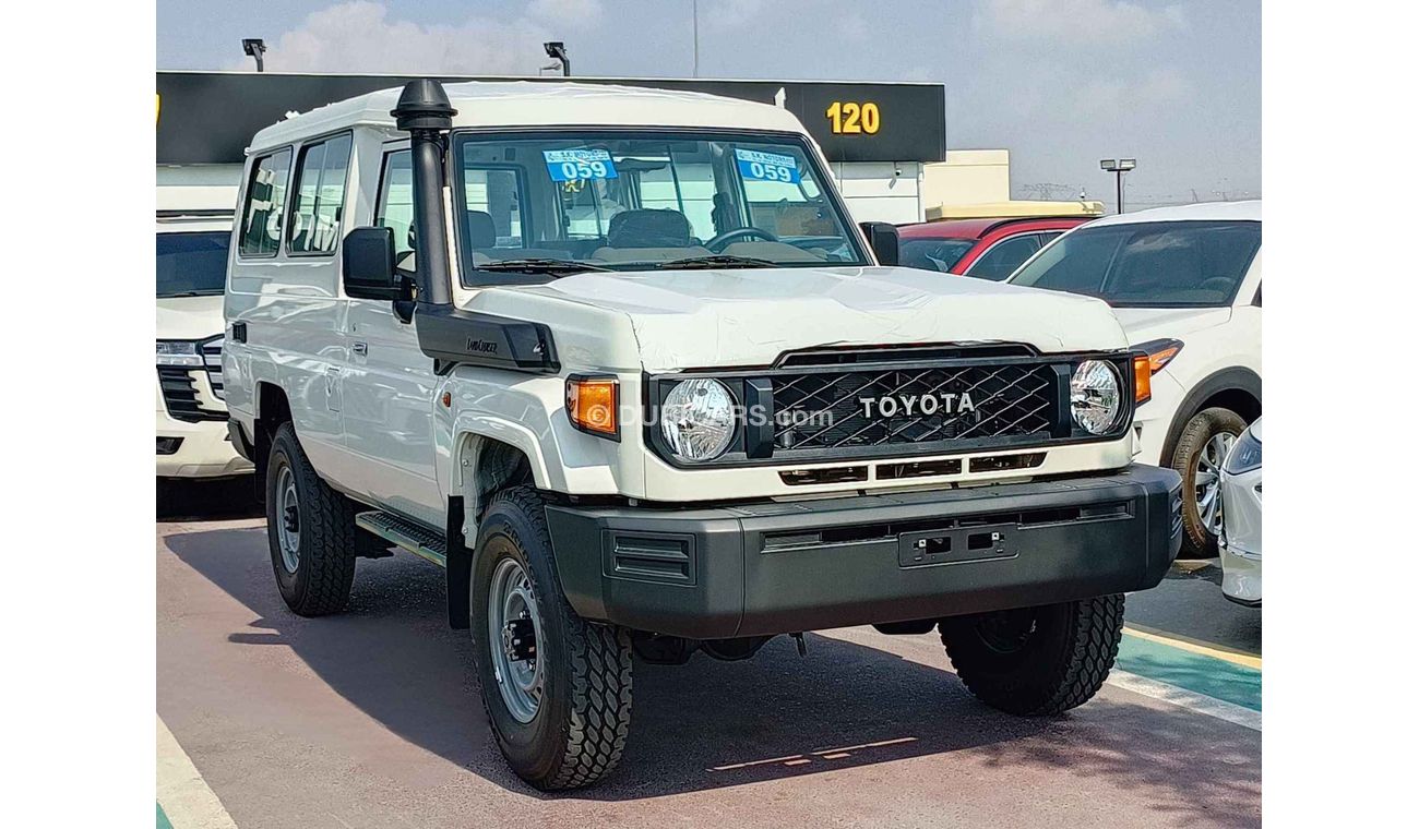 Toyota Land Cruiser 70 LC78 / V8 / 4.5L DIESEL / 9 STR /  SNORKEL / FRONT BUMPER NEW DESIGN PAINTED / 4WD (CODE # 5619)