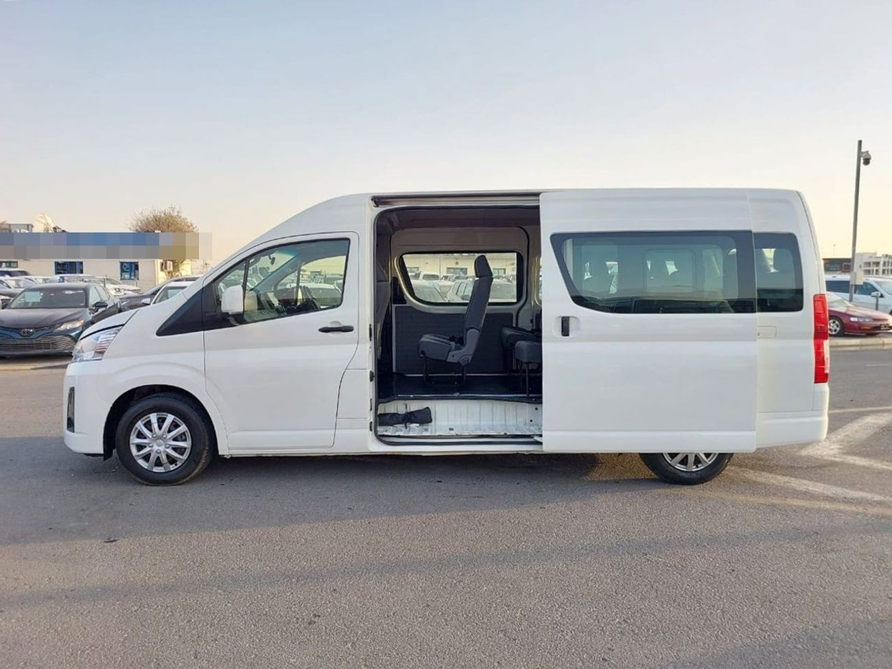 Toyota Hiace TOYOTA HIACE COMMUTER VAN RHD 2020 MODEL 2.8 L DIESEL AUTOMATIC(PM05350)