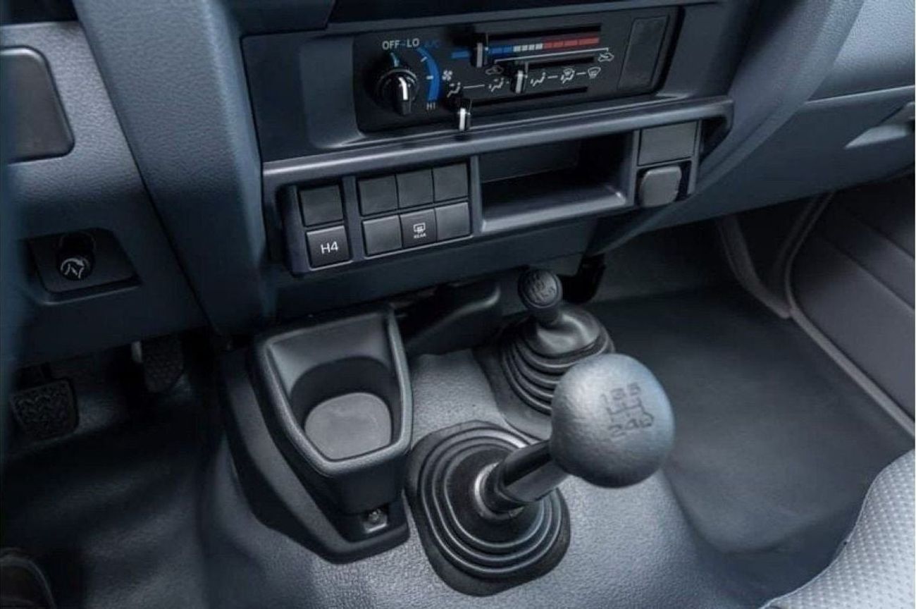 تويوتا لاند كروزر 70 Land Cruiser Hard Top LC76 4.5L 5door Diesel V8 2024 0KM