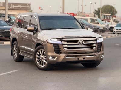 Toyota Land Cruiser GXR 2018 Upgrade 2024 V6 Full Option Petrol