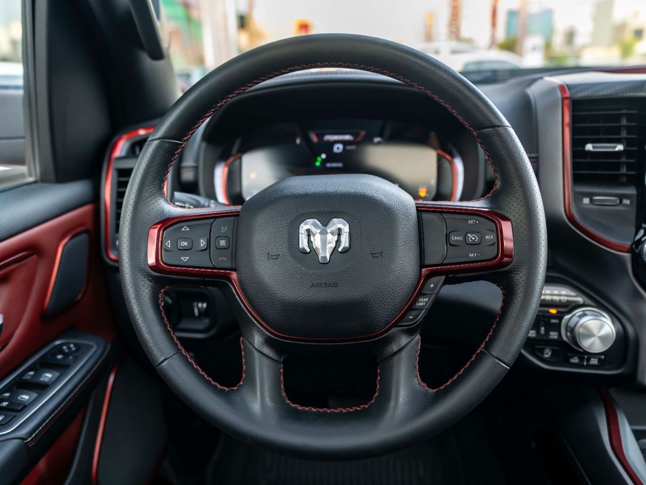 رام 1500 Rebel 5.7L Crew Cab Utility (5 Seater)