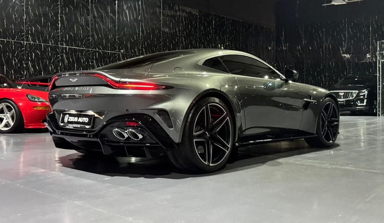 Aston Martin Vantage Standard V8