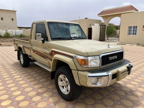 تويوتا لاند كروزر بيك آب PETROL