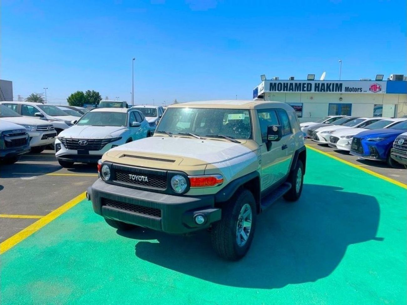Toyota FJ Cruiser 2023 White color 4WD 4.0L petrol