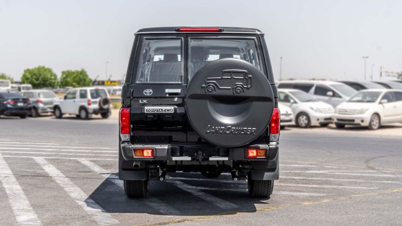 تويوتا لاند كروزر 70 2026 Toyota Land Cruiser LC76 2.8L AT Diesel (Black-Brown)