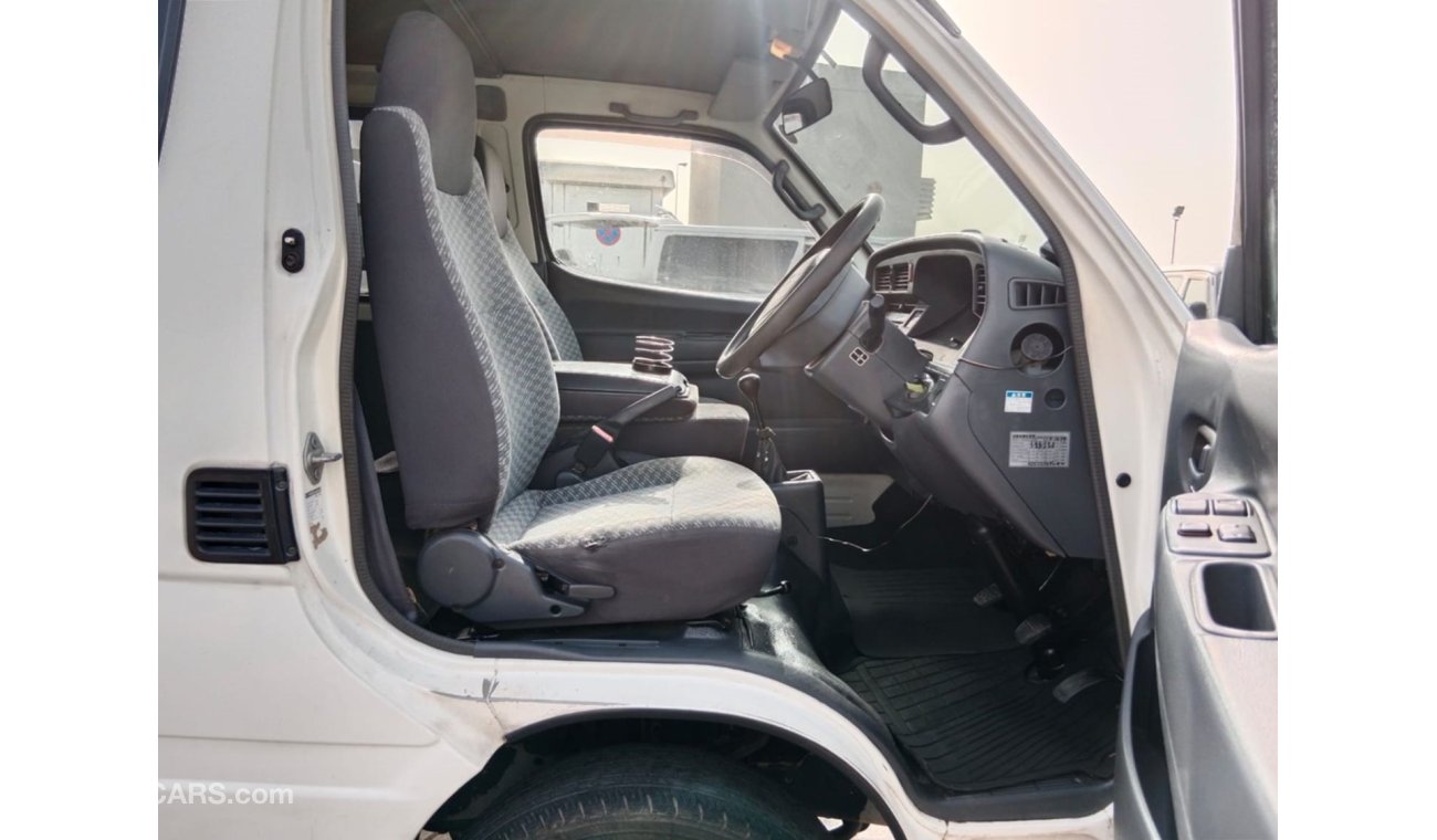 تويوتا هاياس TOYOTA HIACE VAN RIGHT HAND DRIVE (PM1480)