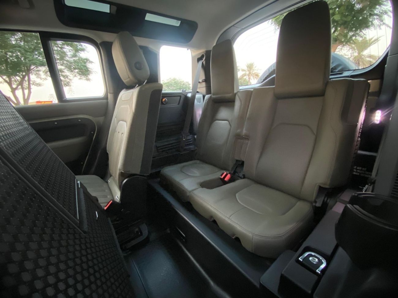 لاند روفر ديفندر 110 HSE P400 3.0L