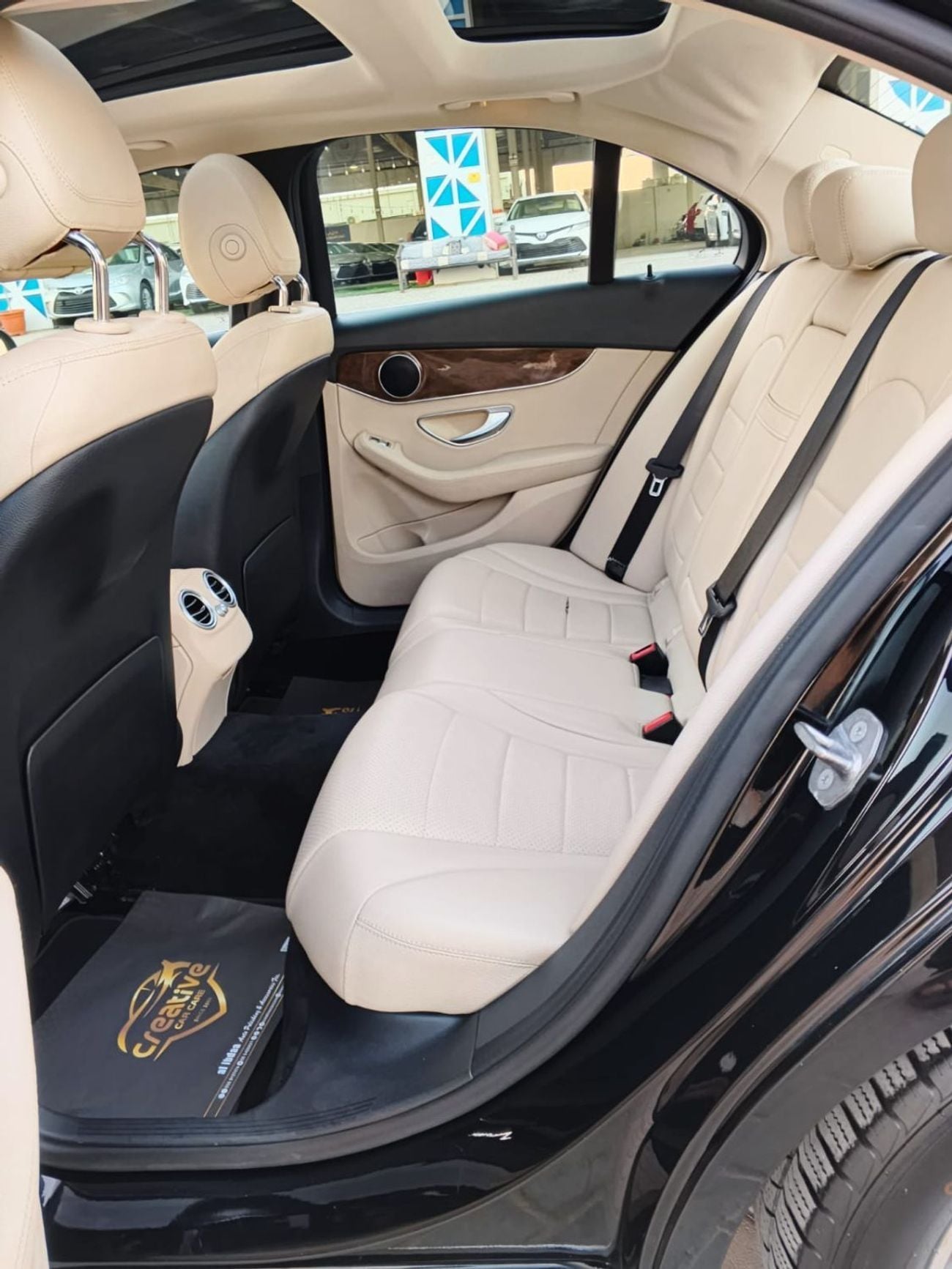 مرسيدس بنز C 300 قمة الأناقة! مرسيدس بنز C 300 موديل 2017 | حالة نظيفة جداً | 170,000 كم – رفاهية بسعر لا يُنافس!
