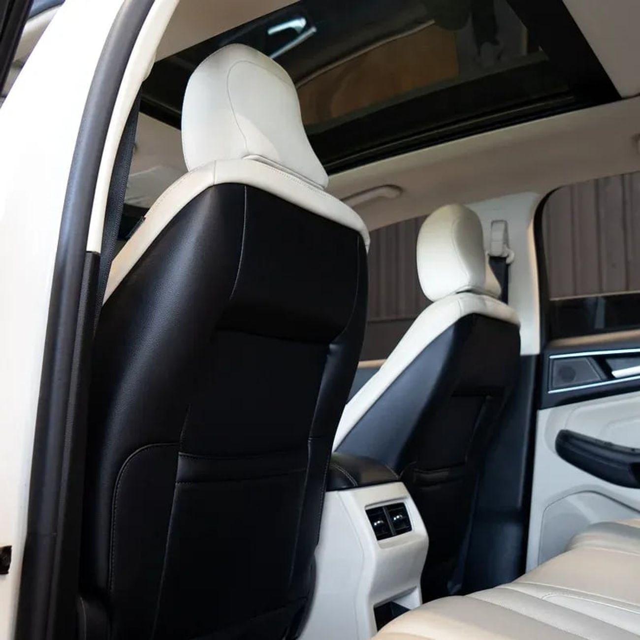 Ford Edge AED 1,915 pm • 0% Downpayment • Edge Titanium • Agency Warranty