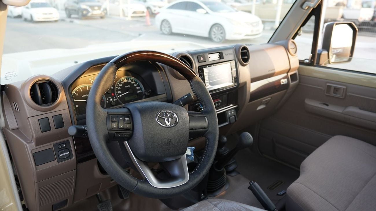 تويوتا لاند كروزر بيك آب Std 4.0L Double Cab Utility 4WD