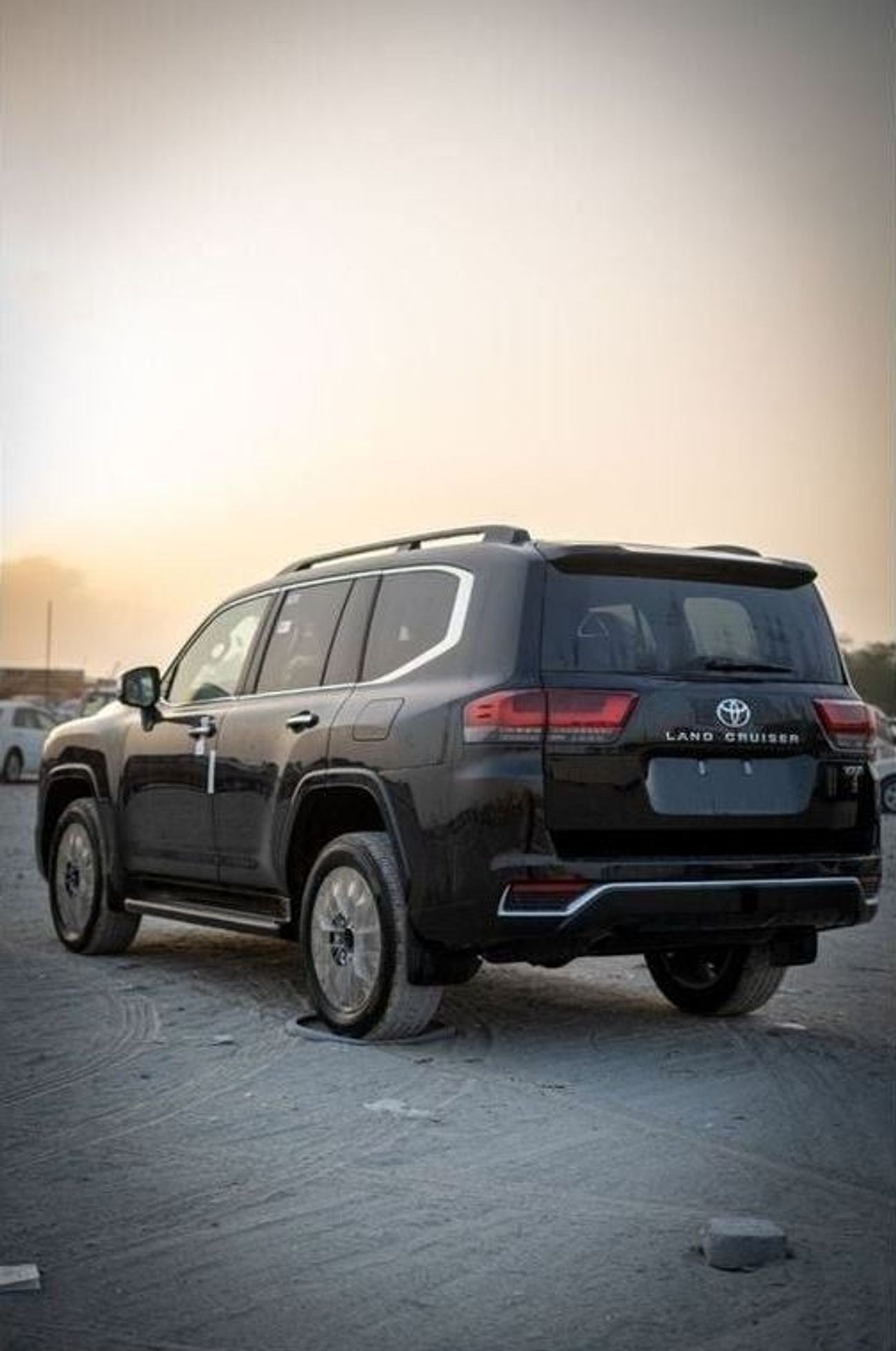 تويوتا لاند كروزر LC300 VX-R V6 3.5L Petrol 2025YM