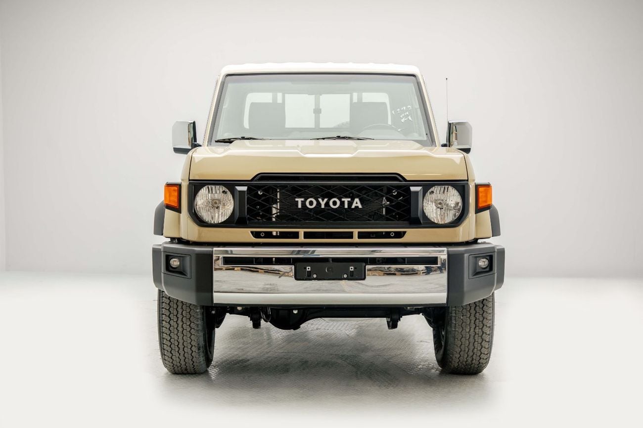 تويوتا لاند كروزر بيك آب LC79 4.0L - Beige Inside Beige | Export Only