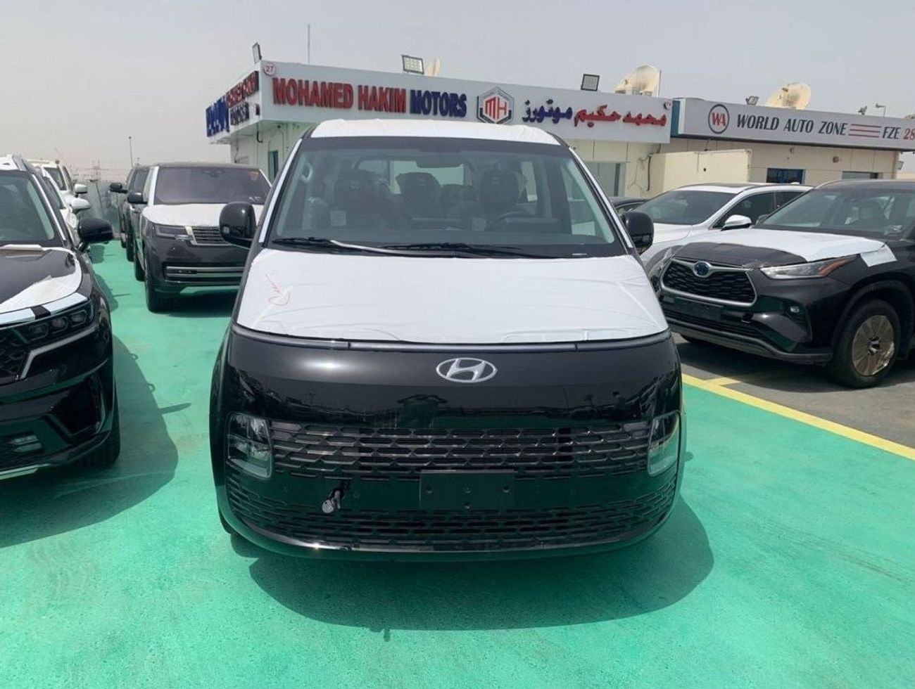 Hyundai Staria 3.5L PETROL, GCC, 11 SEATS, SUNROOF, PANORAMIC, FULL OPTION, 2023