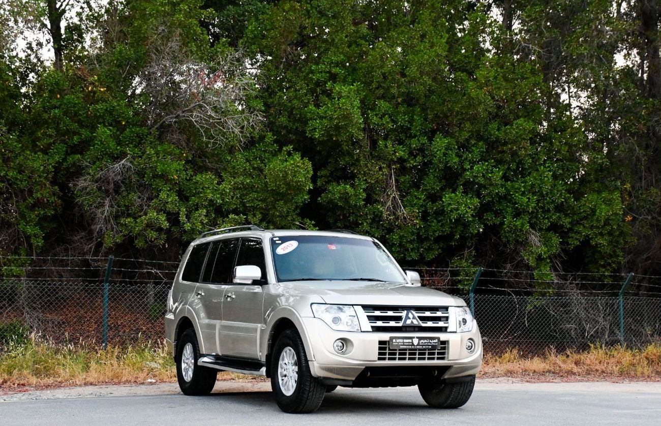 ميتسوبيشي باجيرو ميتسوبيشي باجيرو 2013 خليجي بحالة ممتازة GLS Base 3.5L (5 Seater)