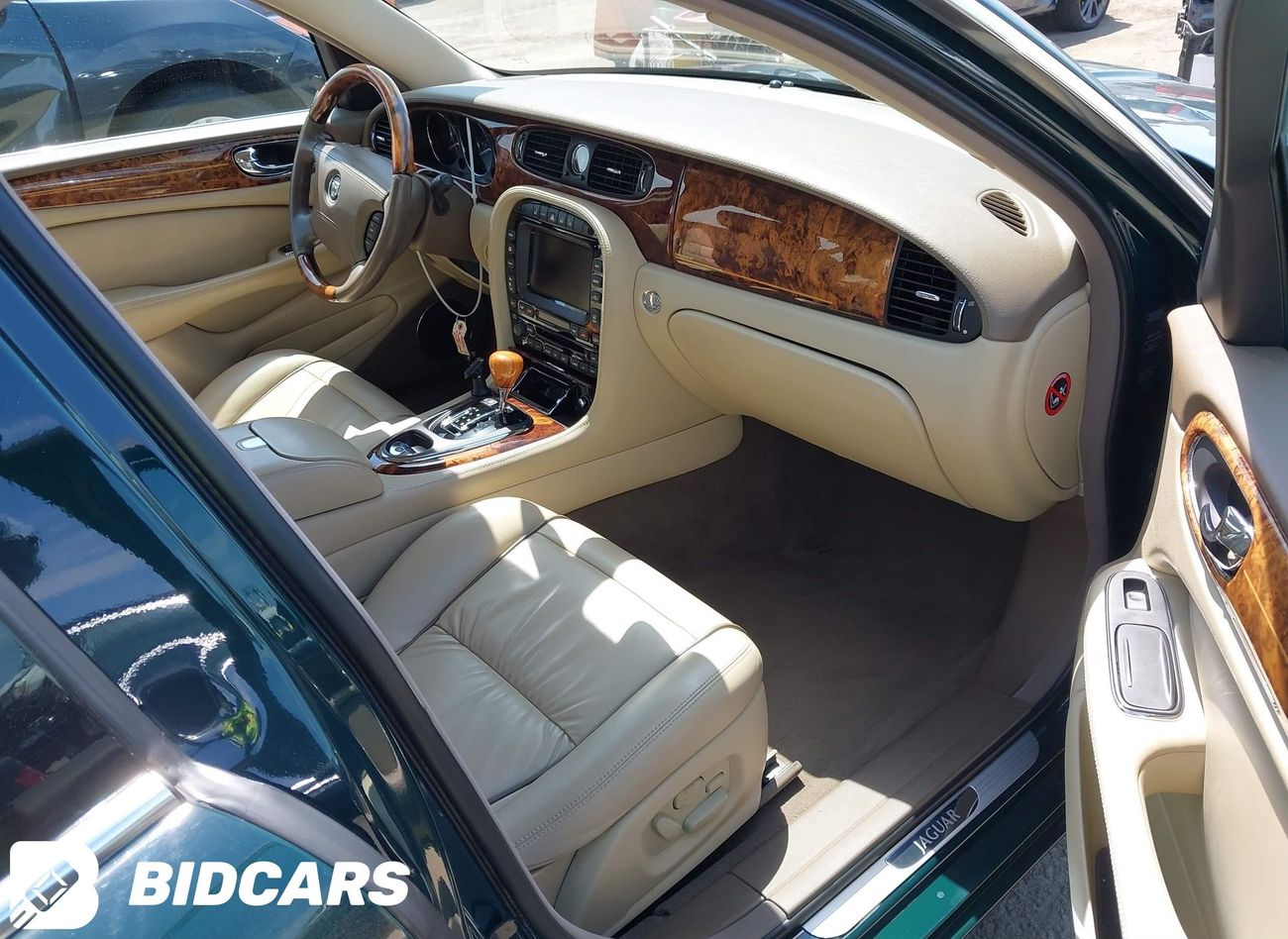 جاكوار XJ8 Vanden Plas