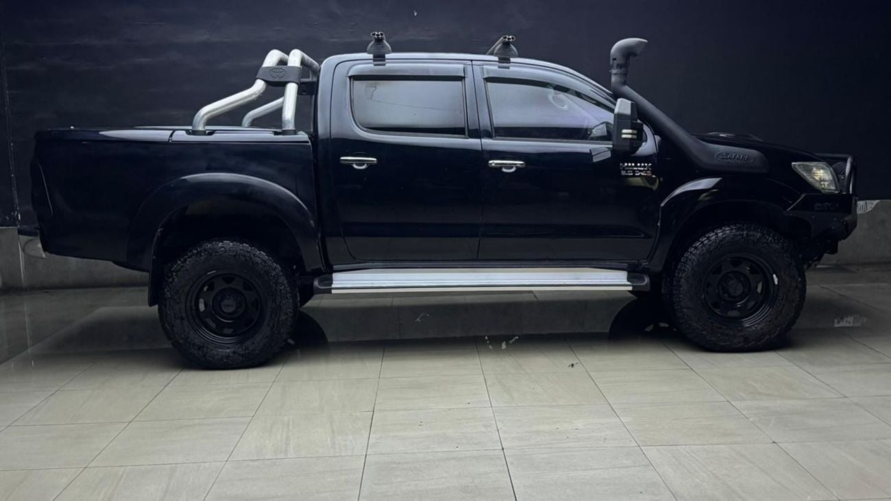 Toyota Hilux Diesel Engine 3000 CC ,Automatic Gear ,2015 Model ,Only For Export Available