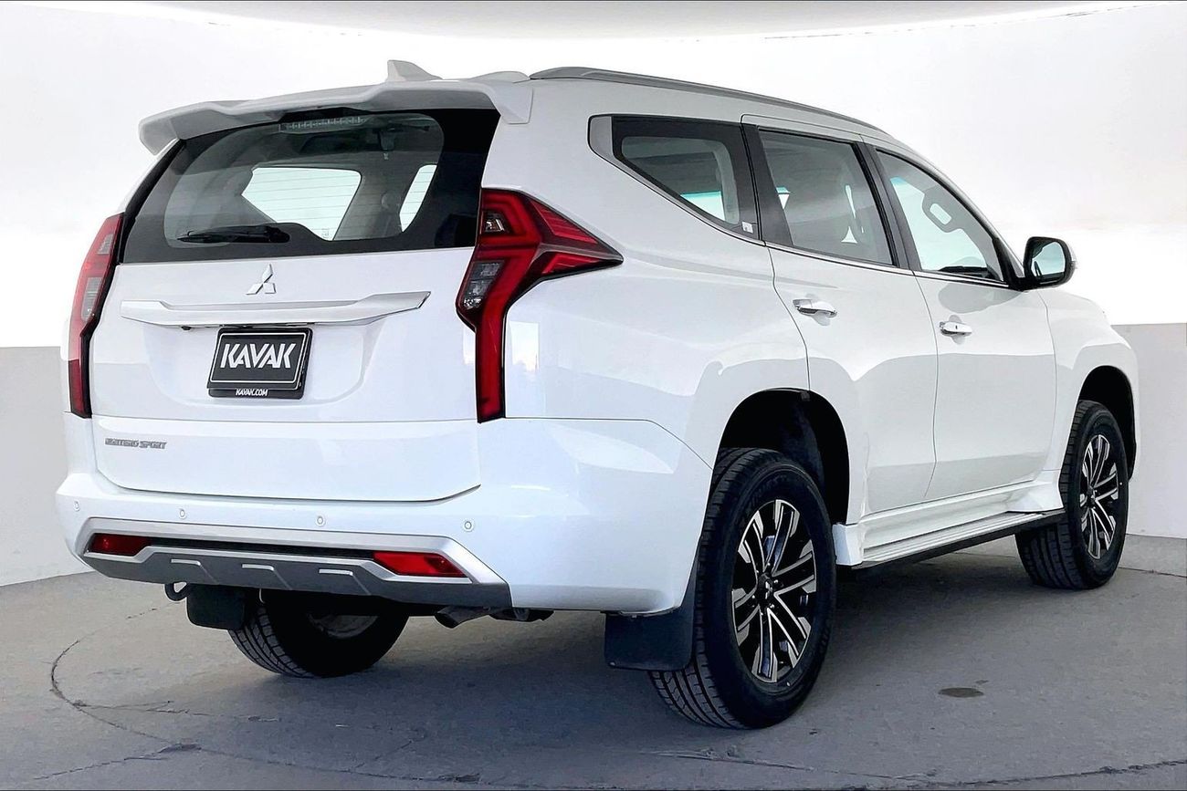 ميتسوبيشي مونتيرو سبورت GLS Premium | National Day Celebration | شامل الضمان | 0 ﺪﻔﻋﺓ ﺃﻮﻟﻯ