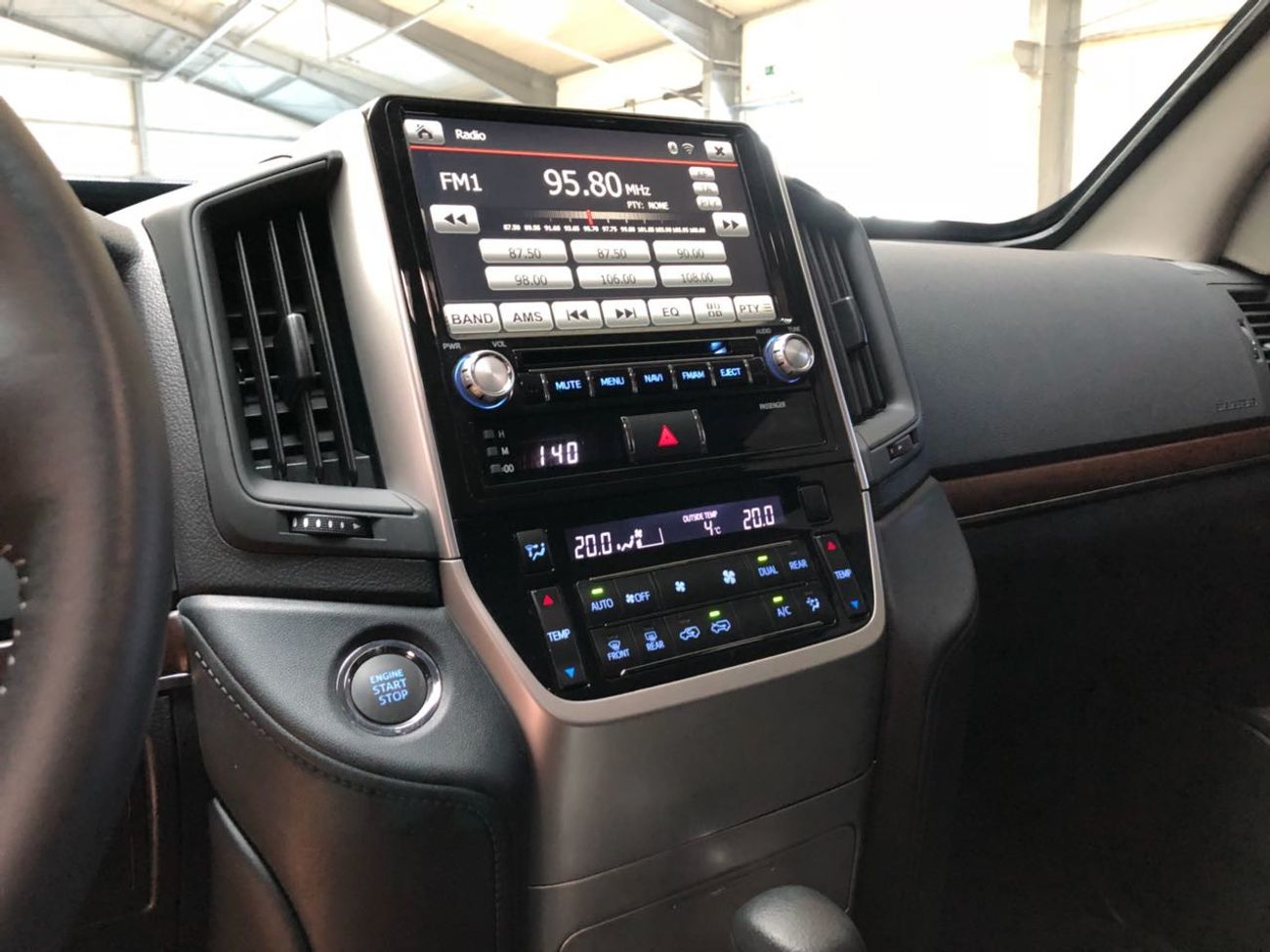 Toyota Land Cruiser 200 4.6 Petrol, 8 Seats, ARMORED B6