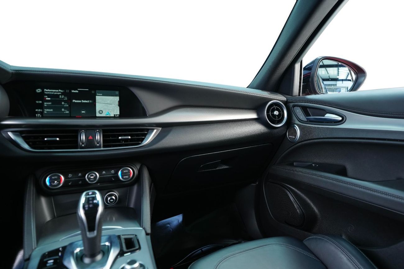 ألفا روميو ستيلفيو فيلوتشي GCC-1 Owner-Low Mileage-Gargash Warranty & Service Contract Until 2029
