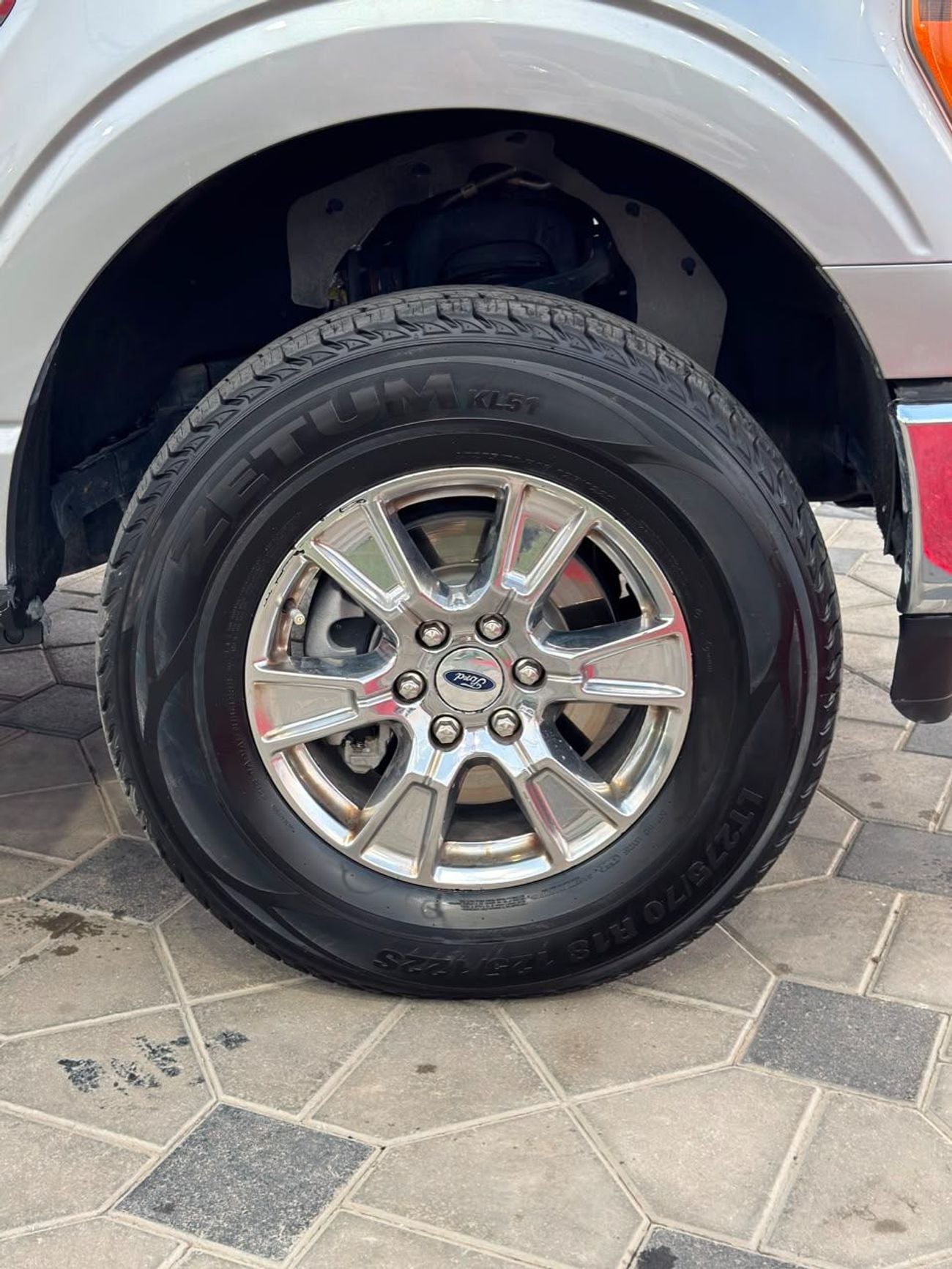 Ford F-150 XLT CREW CAB