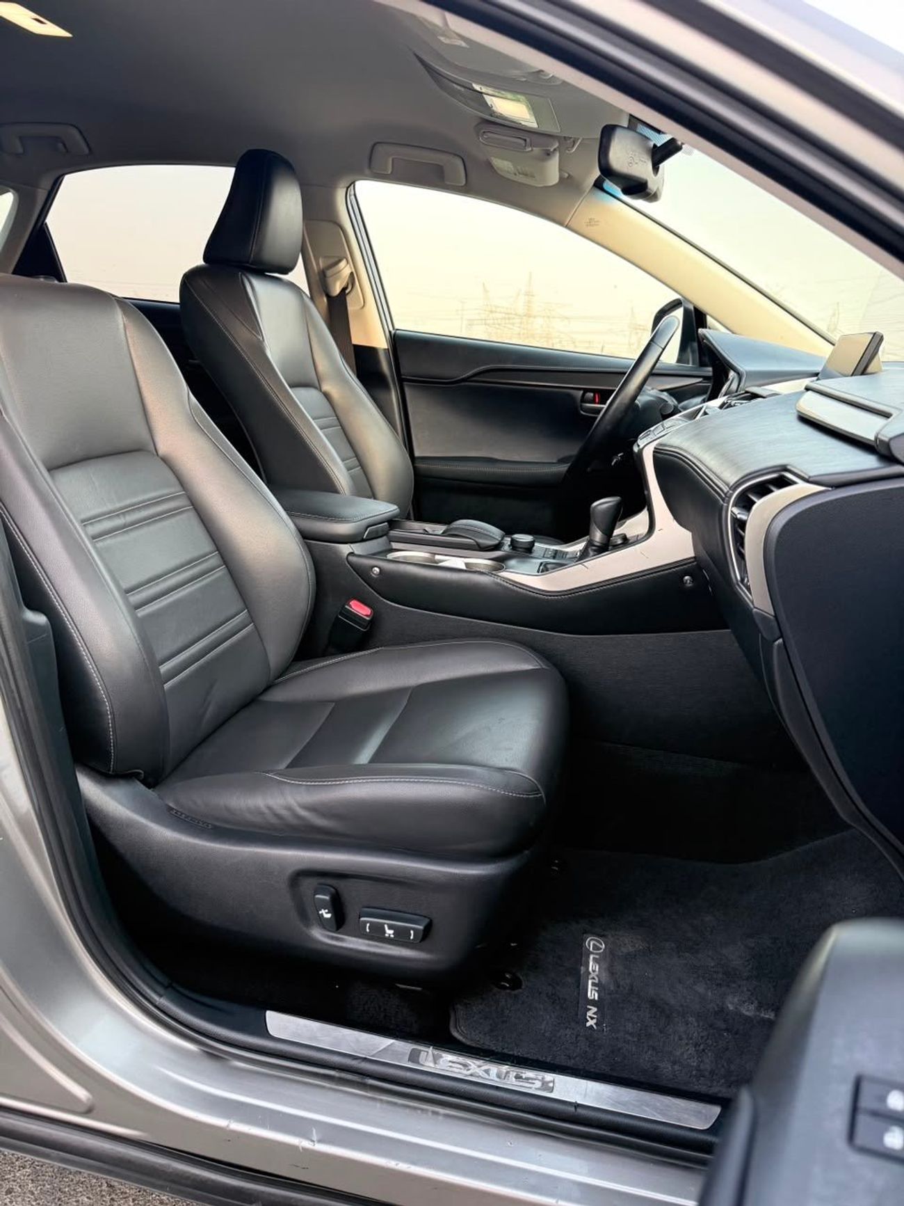 لكزس NX200t STD (NON GCC)