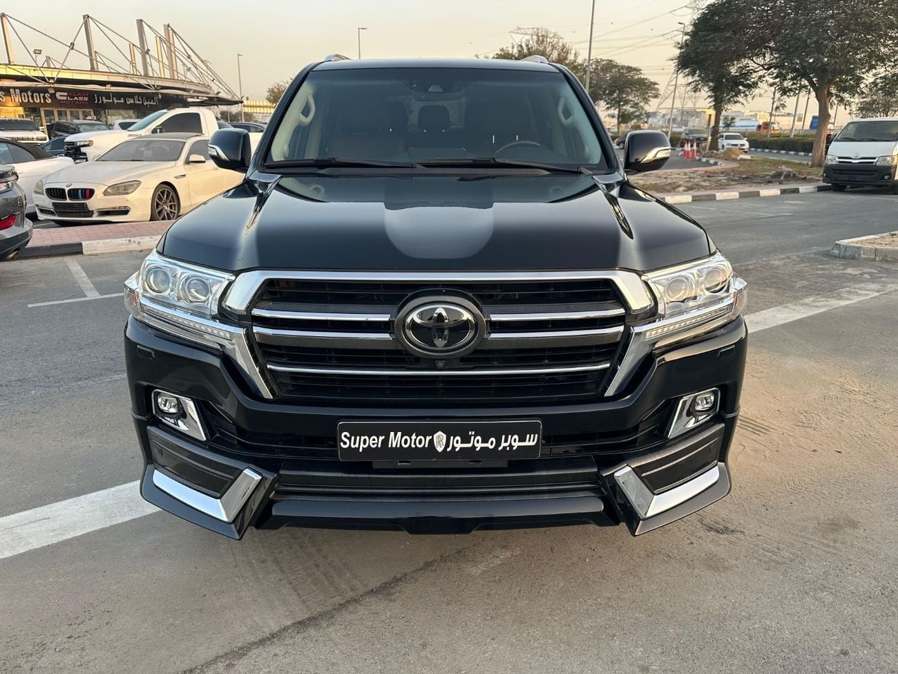 تويوتا لاند كروزر VXR GRAND TOURING V8 5.7L / GCC / VERY GOOD CONDITION / NO ACCIDENT