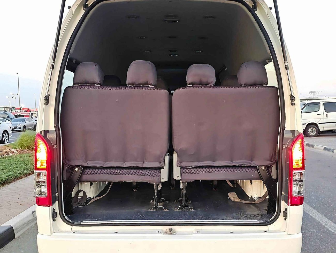 تويوتا هاياس HIGHROOF/ PATROL MANUAL/ PASSENGER/ OLD SHAPE/ EXPORT ONLY/ LOT# 102310