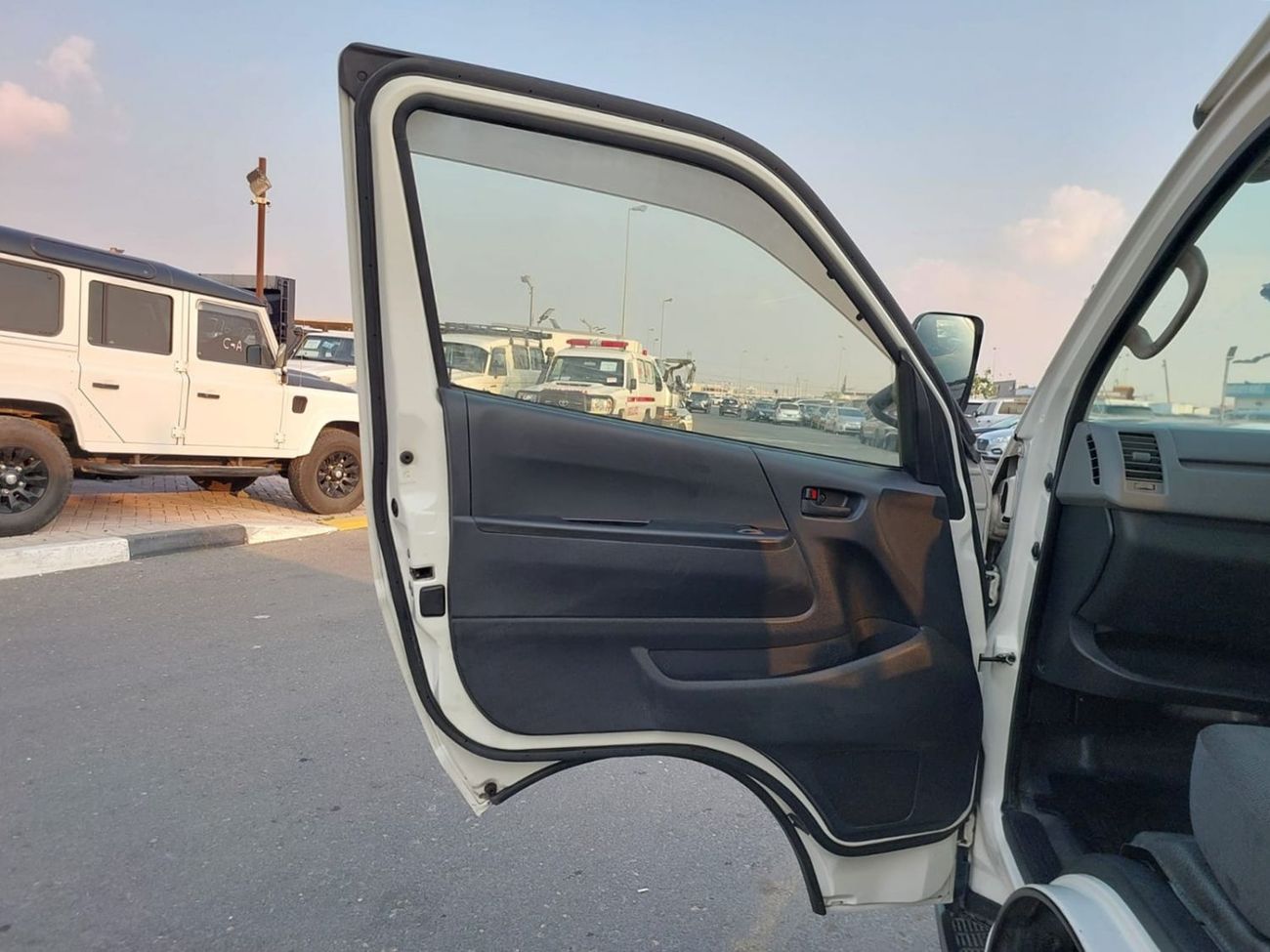 تويوتا هاياس TOYOTA HIACE VAN RHD 2013 MODEL 3.0 L DIESEL AUTOMATIC(PM11947)