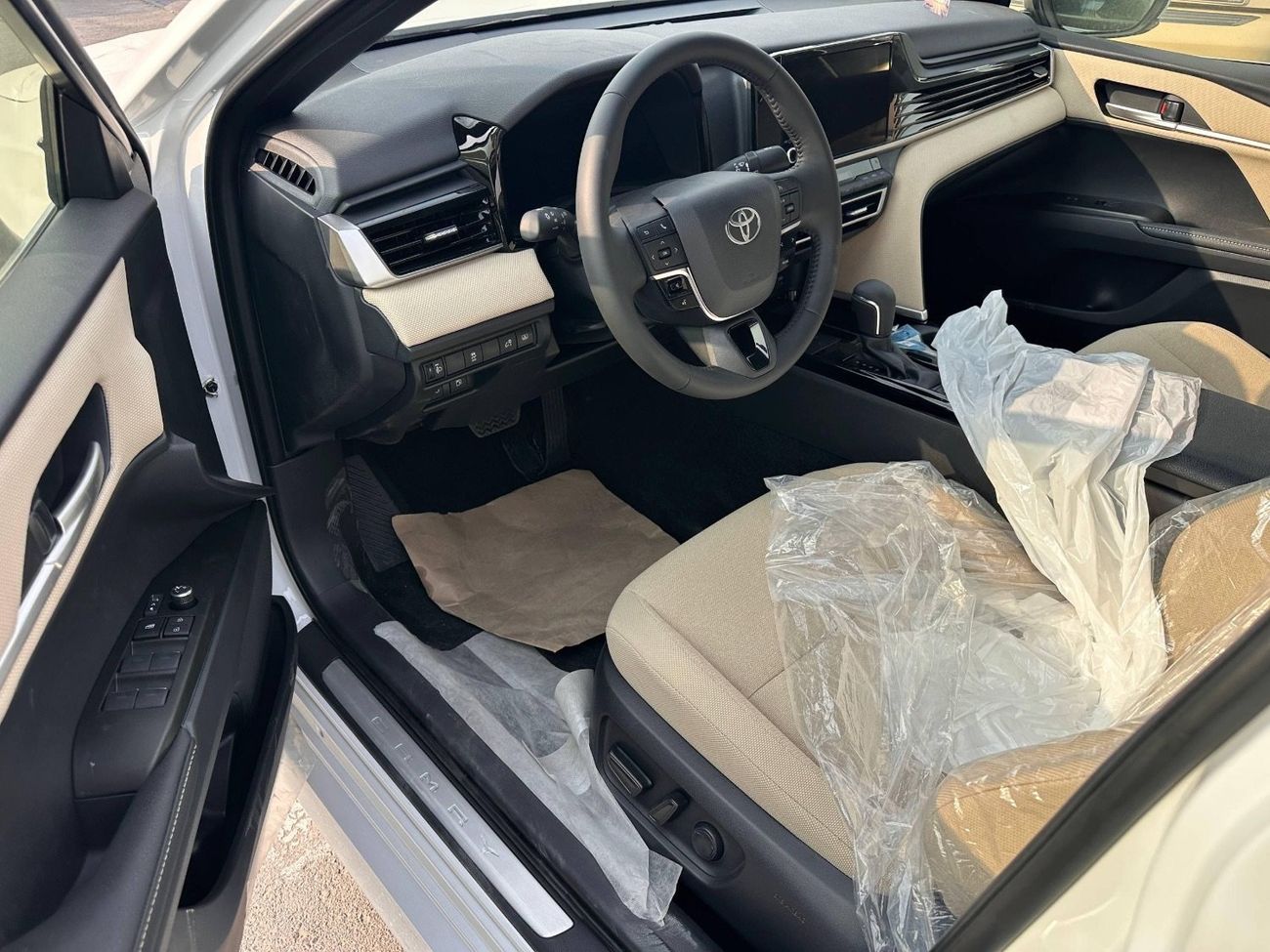 Toyota Camry Camry LE Hybrid GCC Japan made