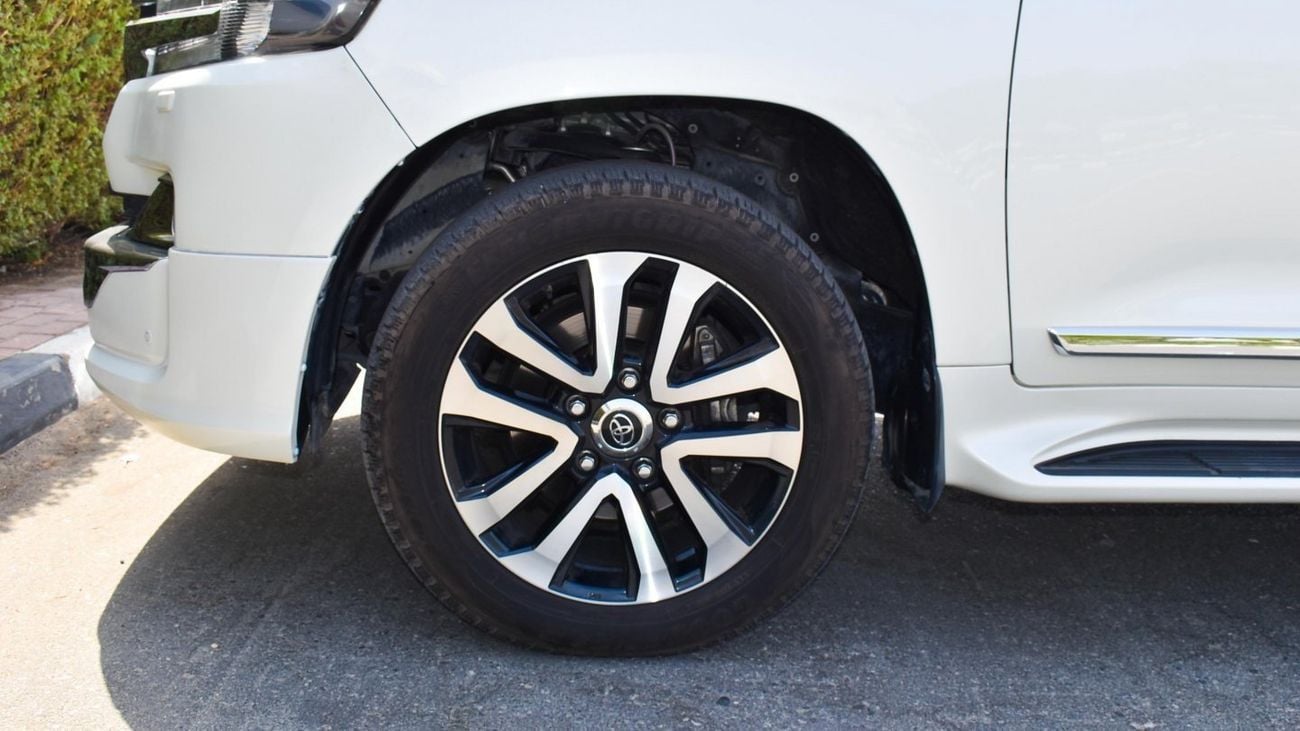 Toyota Land Cruiser GXR V8 Grand Touring