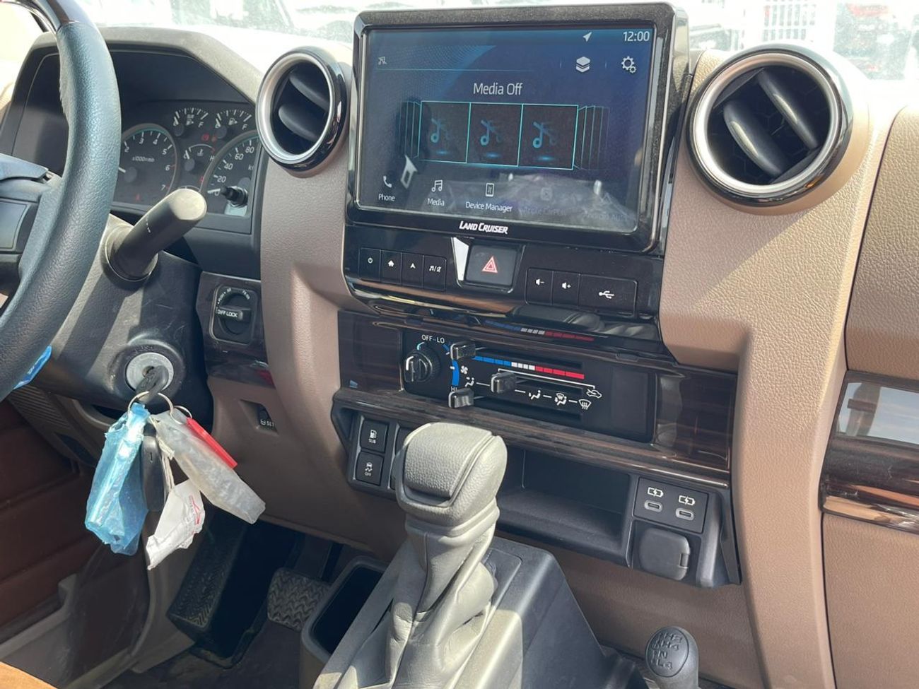 Toyota Land Cruiser Pick Up Toyota LAND CRUISER SC AT PETROL 4.0L WIN-DIFF-COOLBOX