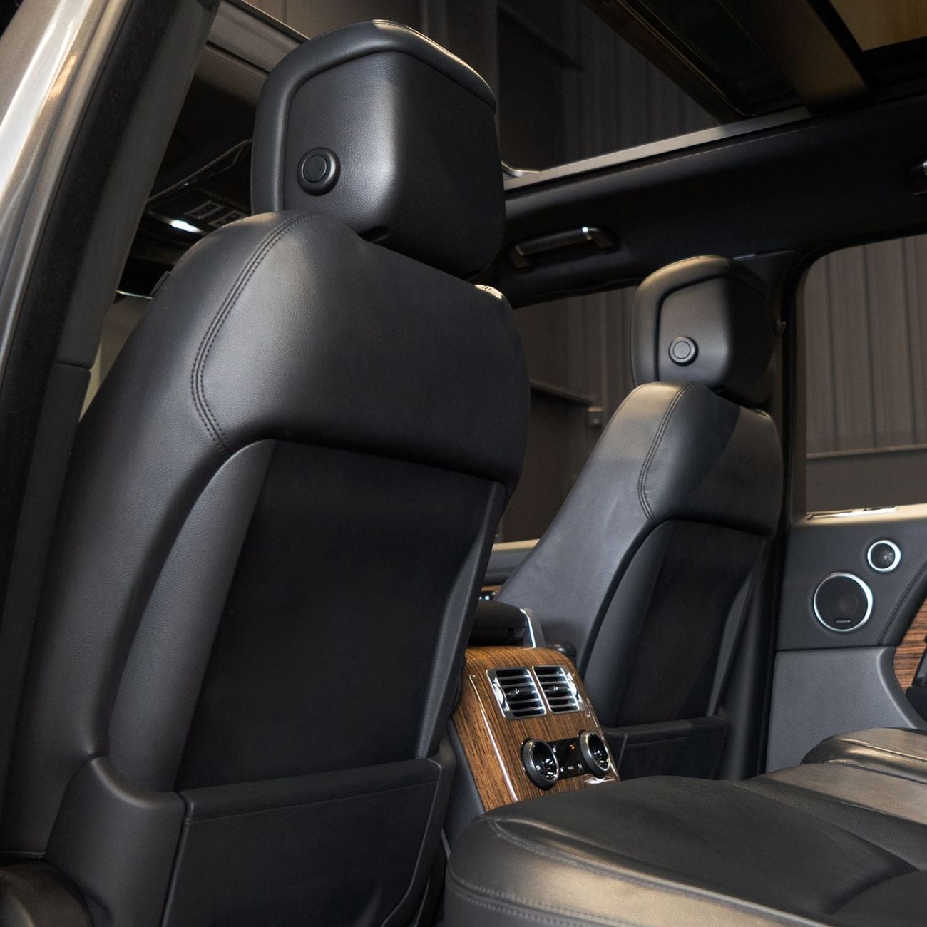 Land Rover Range Rover AED 2,682 pm • 0% Downpayment • Range Rover Vogue SE   • 1 Year Warranty