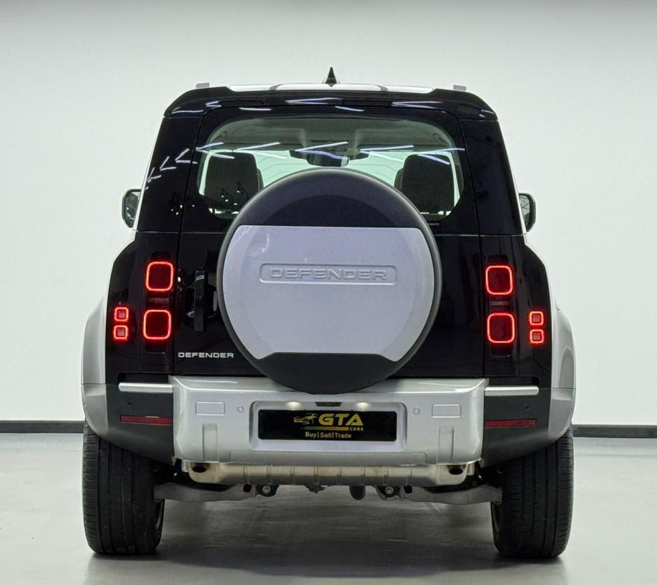 لاند روفر ديفندر P300 110 SE 2.0L (5 Seater) 2024 Land Rover Defender 110 SE P300, 2029 LR Warranty, Full LR Service