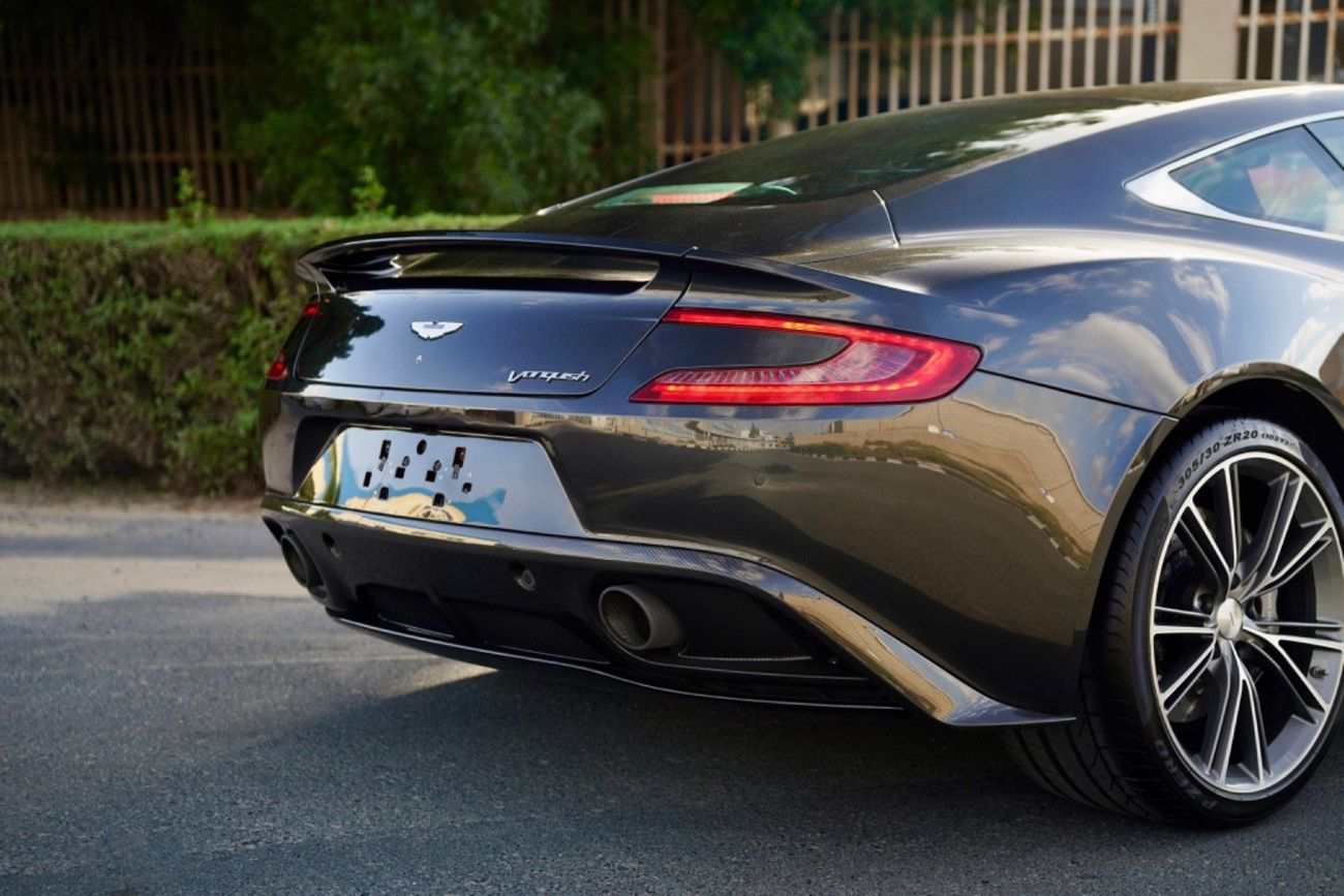 Aston Martin Vanquish Aston Martin Vanquish Carbon Black